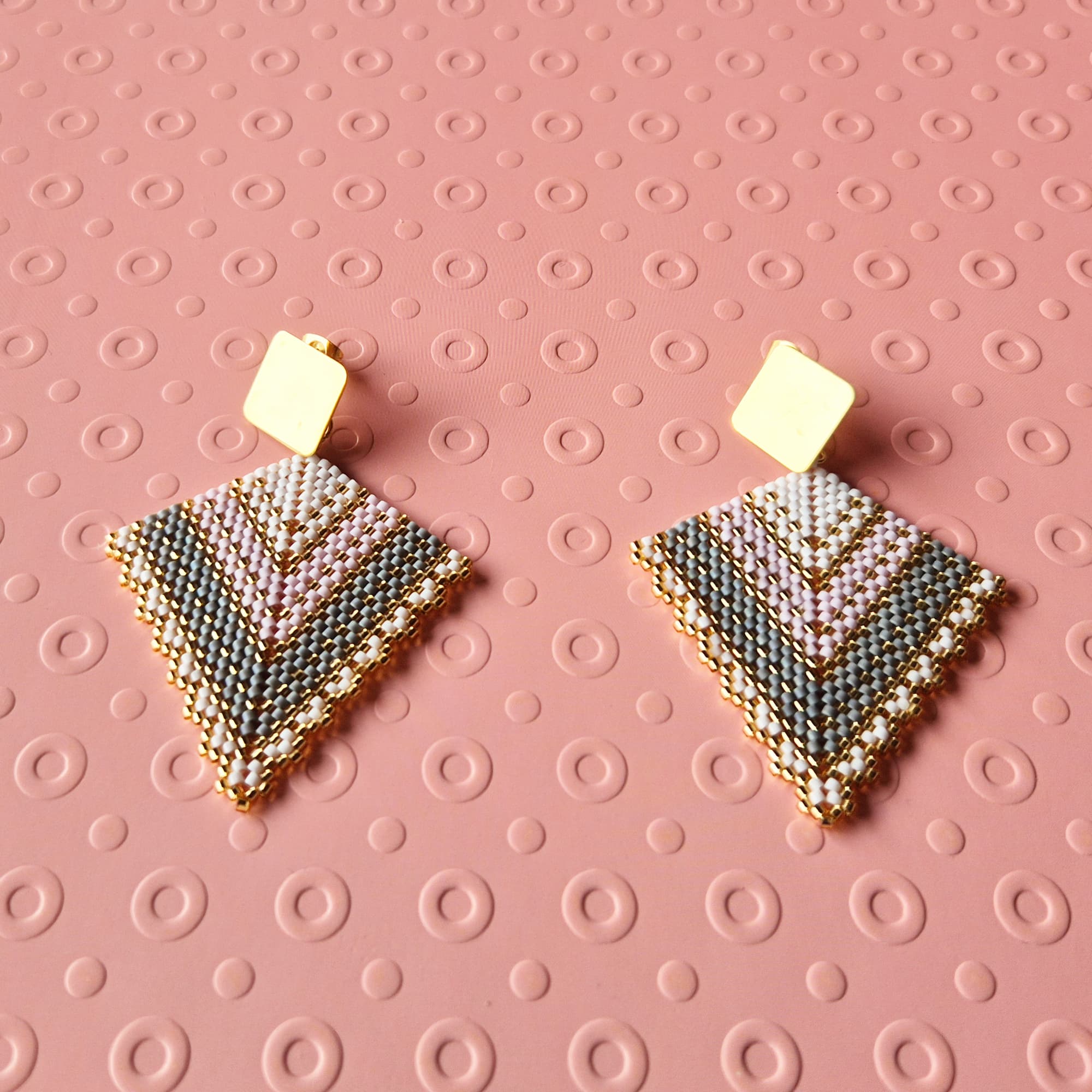 Austral_01_Blanco_Rosa_Gris