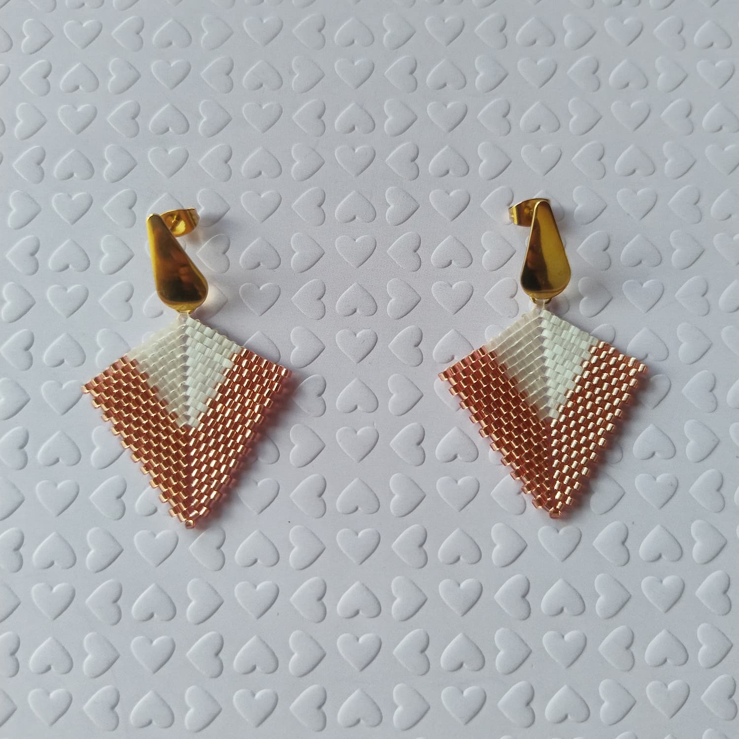 Cuspide_02_Blanco_Rosado-3