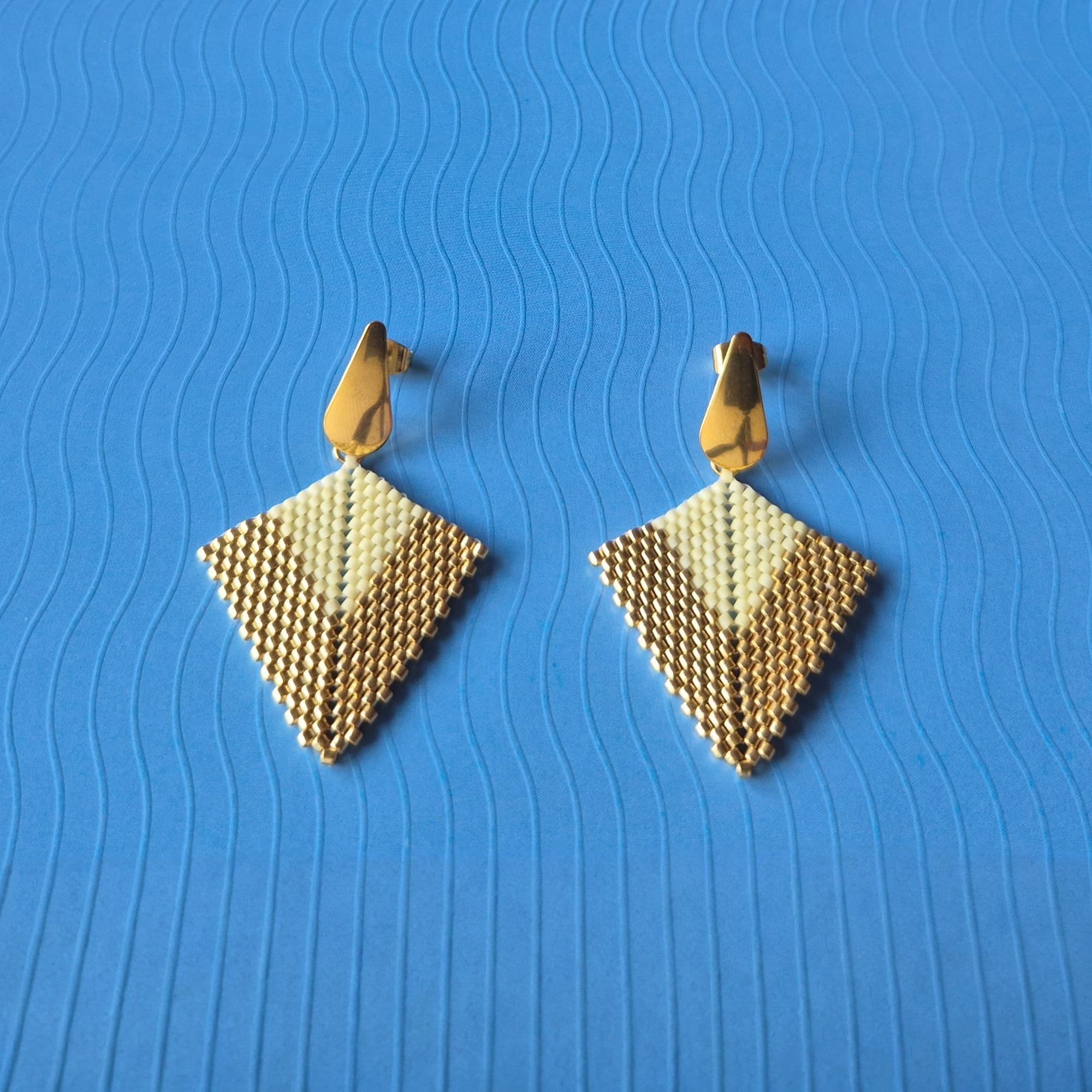 Cuspide_03_Crema_Dorado_03 Cuspide_03_Crema_Dorado_03