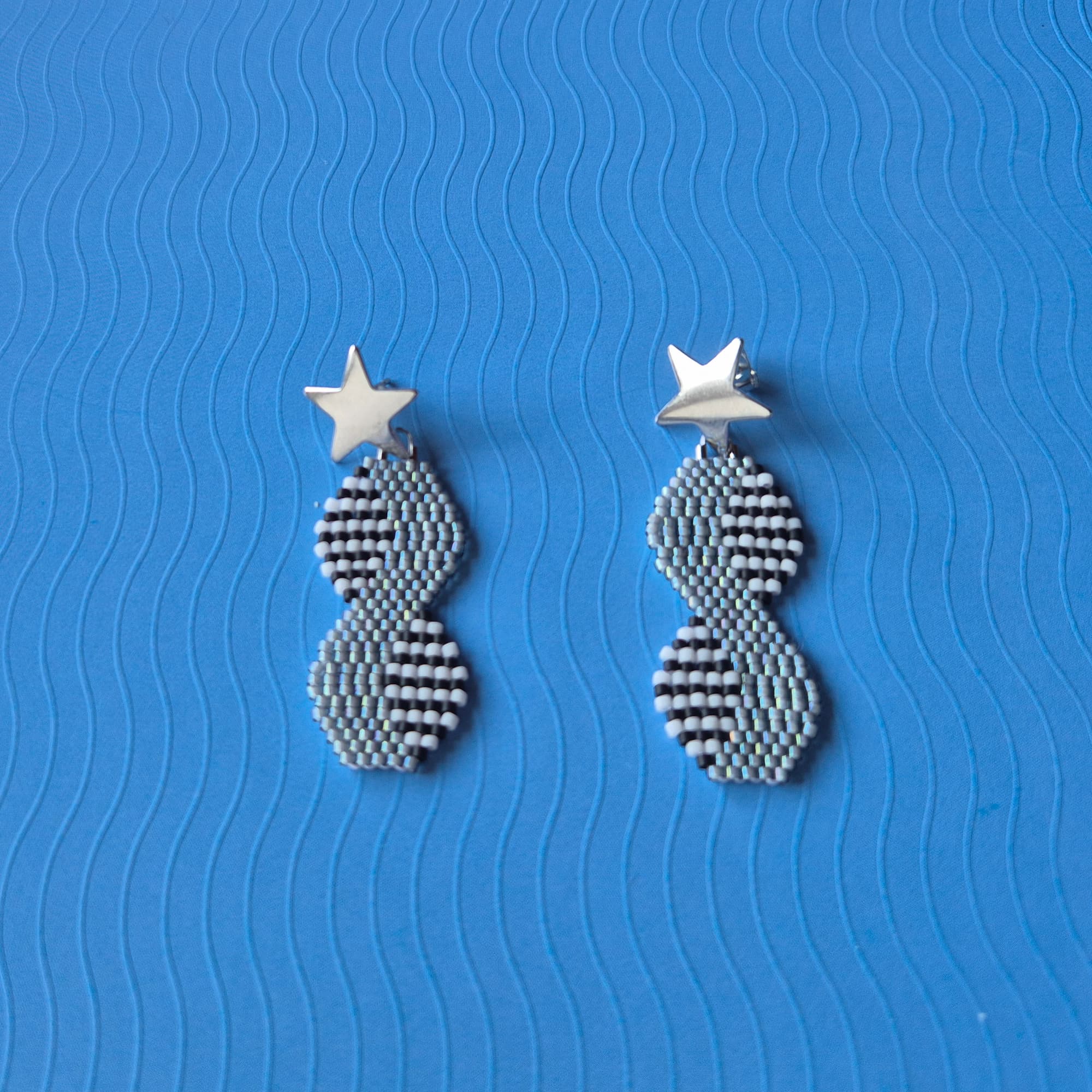 Nebula_02_Gris_Negro